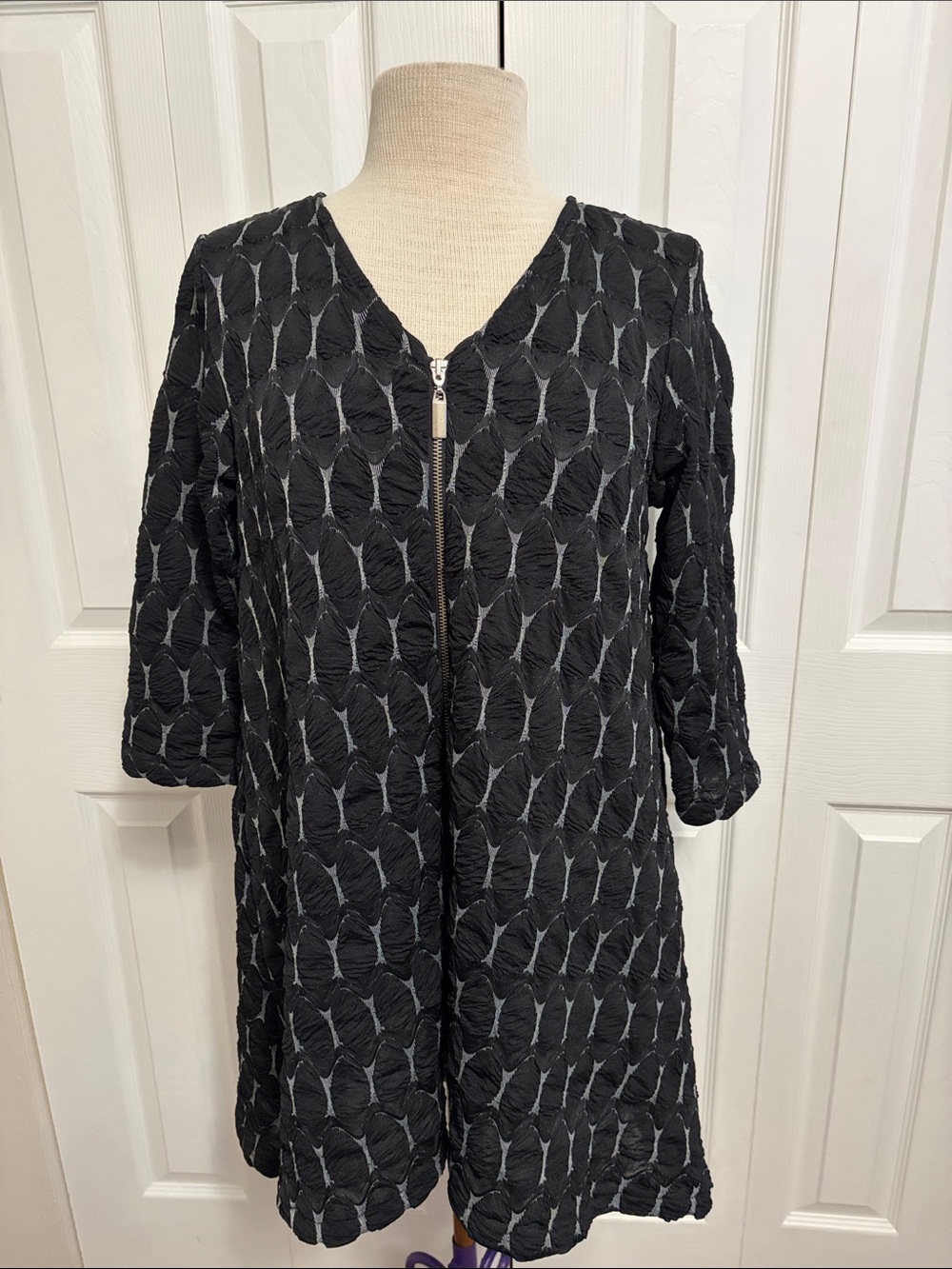 Sole Dione Studio Black Textured Zip-Front Tunic with 3/4 Sleeves Size XL